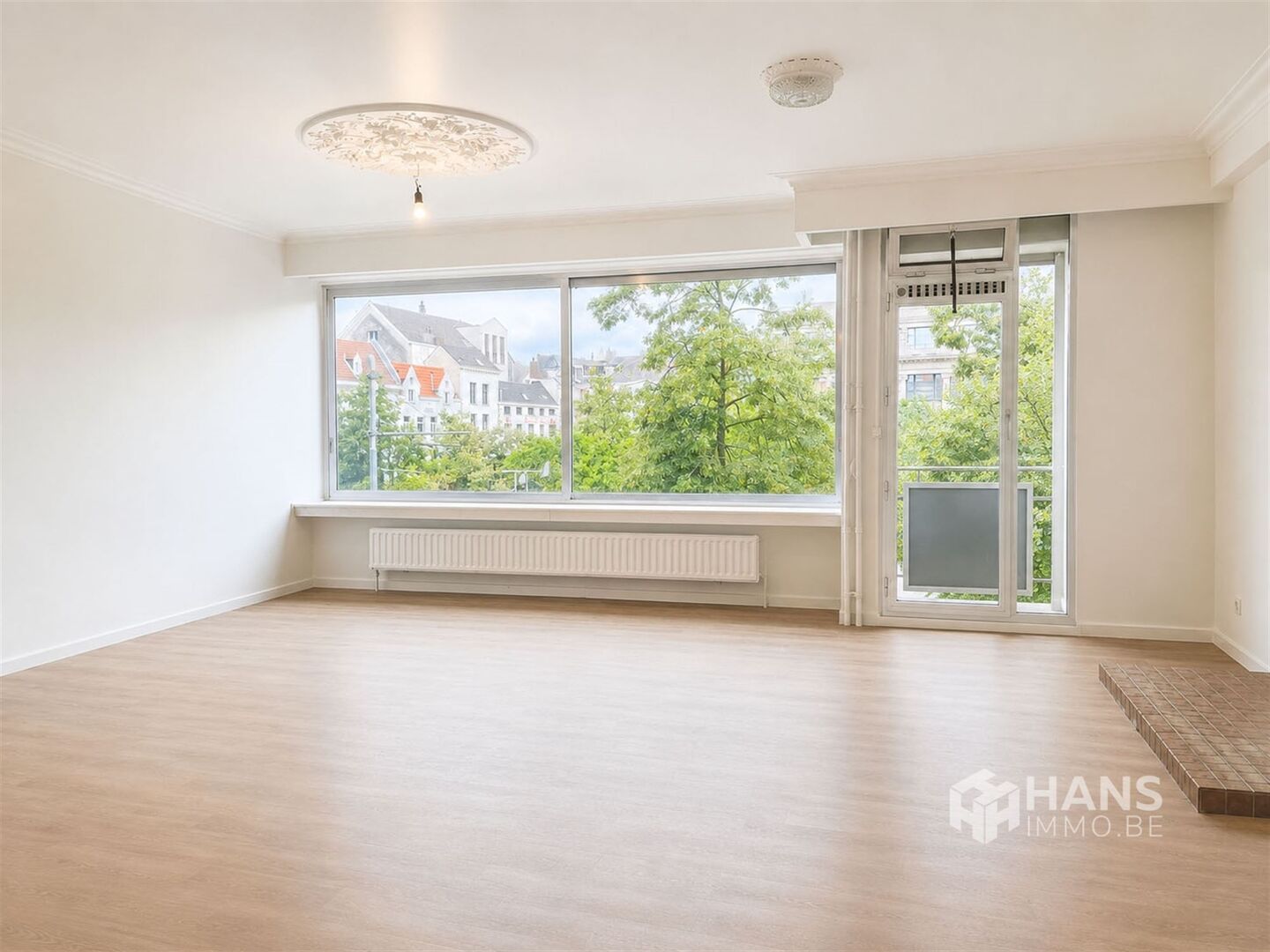 Lichtrijk appartement (91 m²) met 2 slaapkamers en terras in centrum Antwerpen (2000)