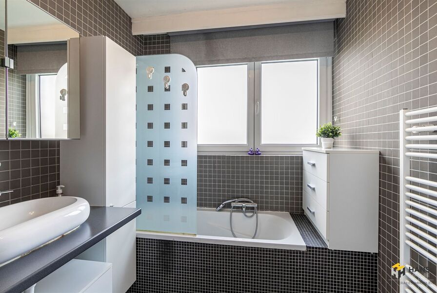 Bel-etage te koop in HOEVENEN