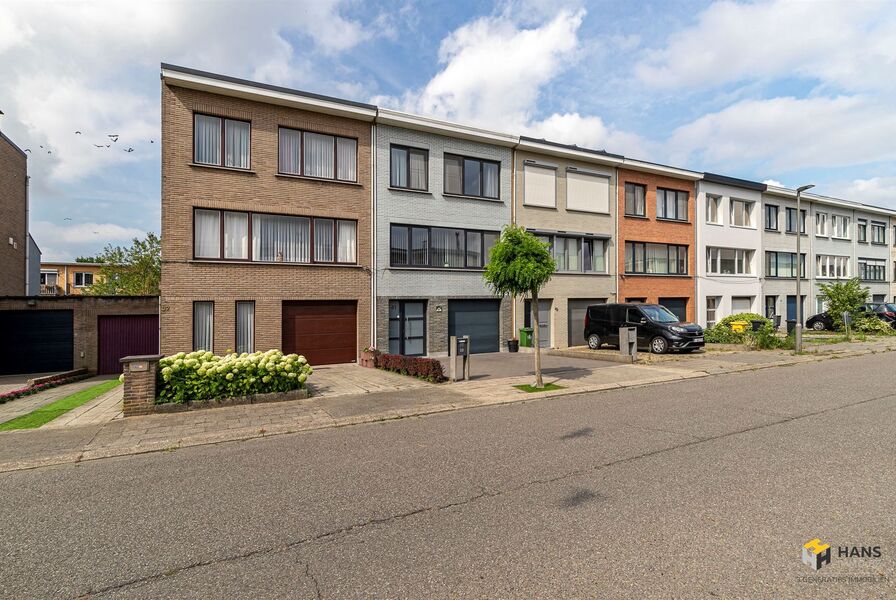 Bel-etage te koop in HOEVENEN