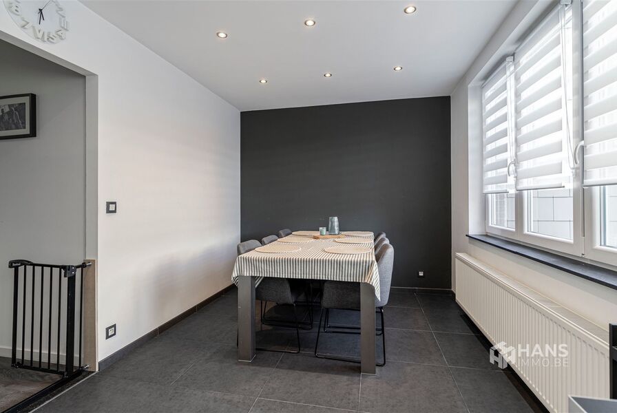 Bel-etage te koop in MERKSEM