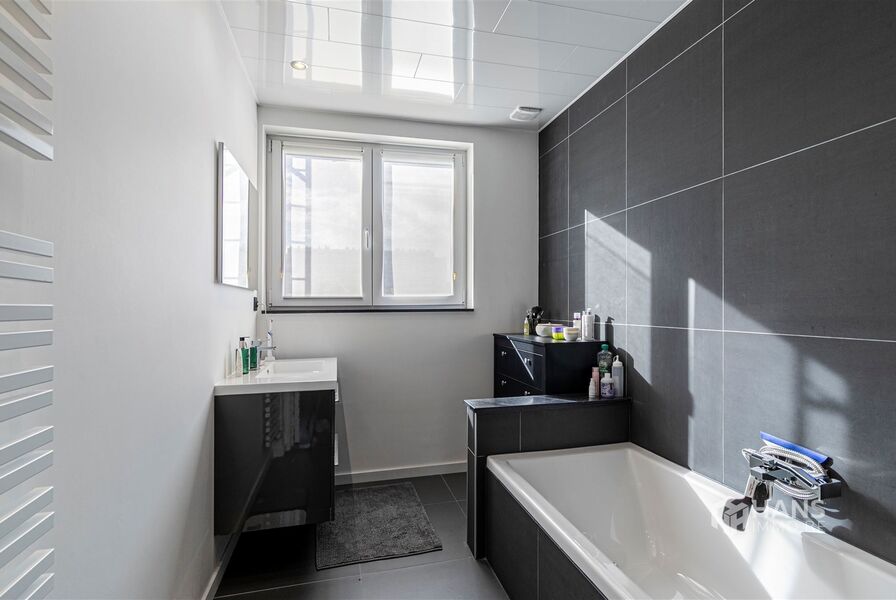 Bel-etage te koop in MERKSEM