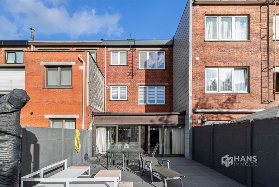 Bel-etage te koop in MERKSEM