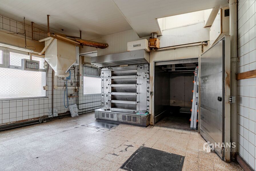 Commercieel gebouw te koop in MERKSEM