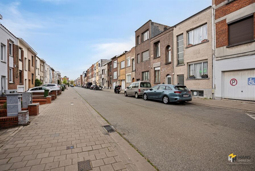 Eengezins woning te koop in DEURNE