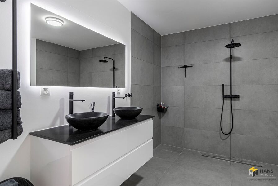 Eengezins woning te koop in DEURNE