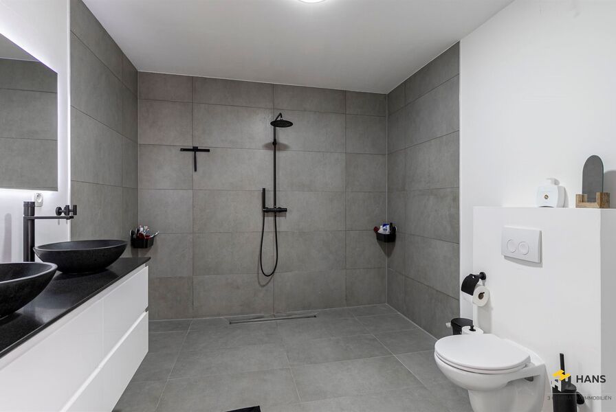 Eengezins woning te koop in DEURNE