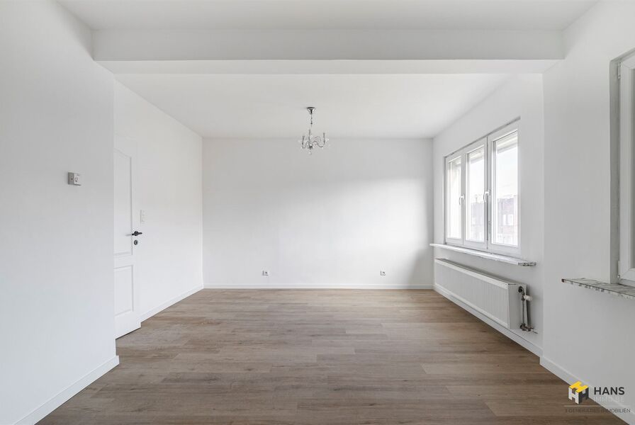 Eengezins woning te koop in DEURNE