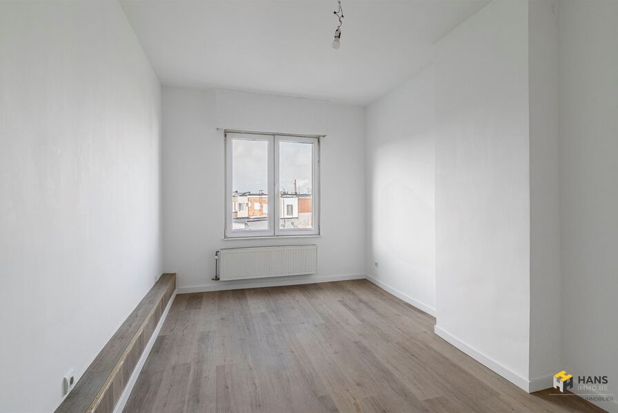 Eengezins woning te koop in DEURNE