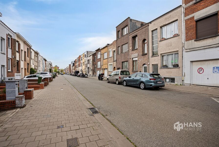 Eengezins woning te koop in DEURNE