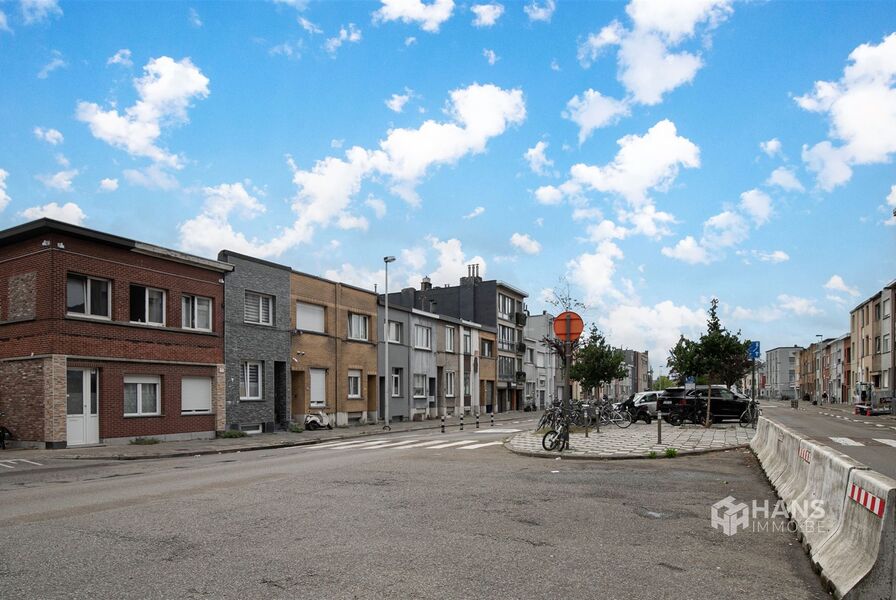 Eengezinswoning te koop in DEURNE