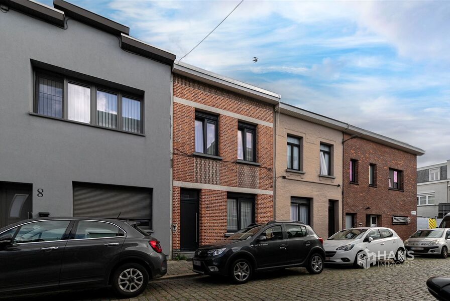 Eengezinswoning te koop in DEURNE