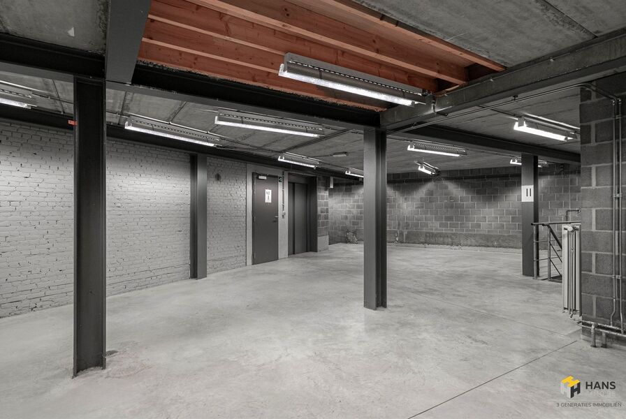 Gebouw (burelen) te koop in DEURNE