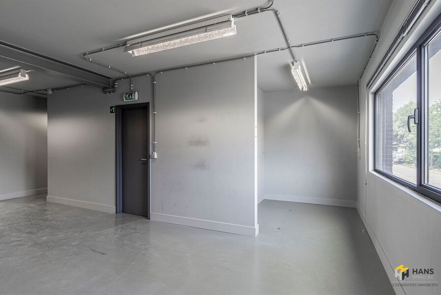 Gebouw (burelen) te koop in DEURNE