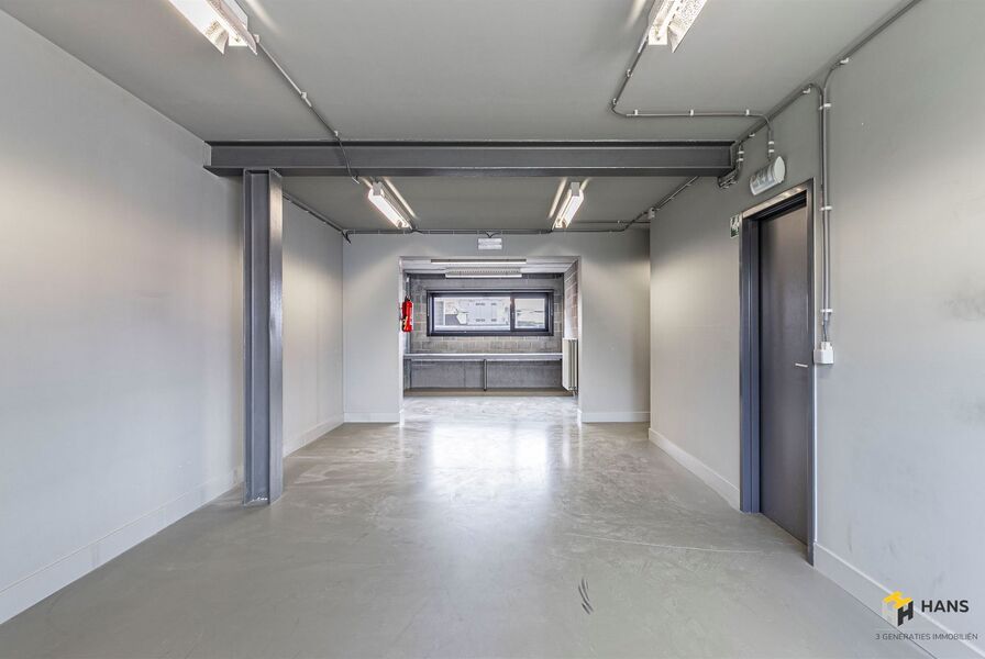 Gebouw (burelen) te koop in DEURNE