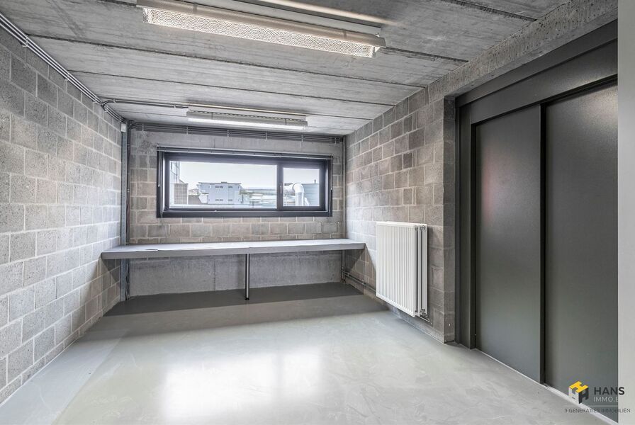 Gebouw (burelen) te koop in DEURNE