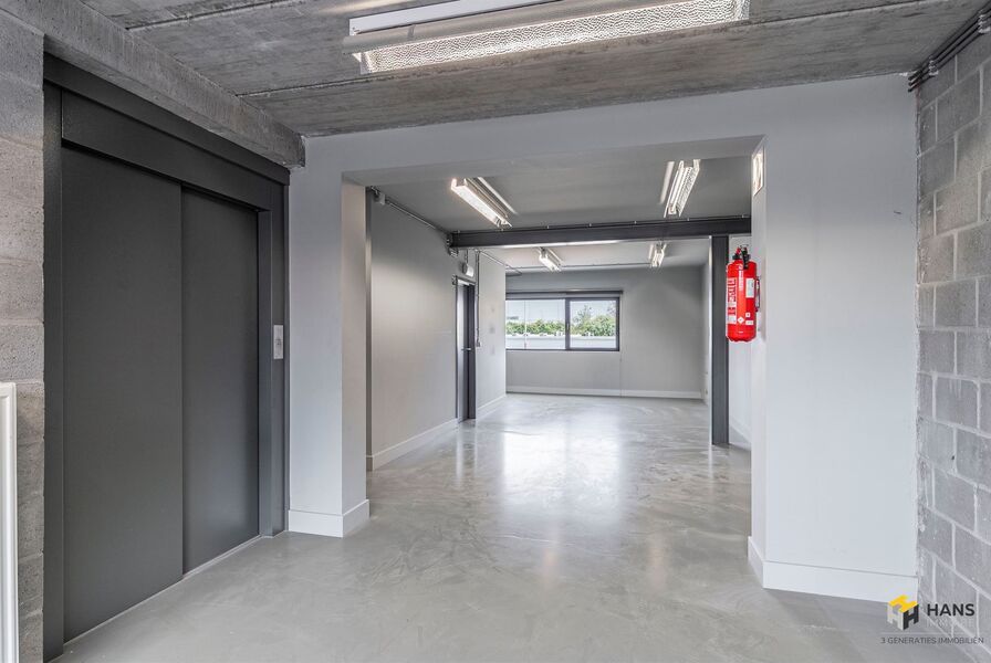 Gebouw (burelen) te koop in DEURNE