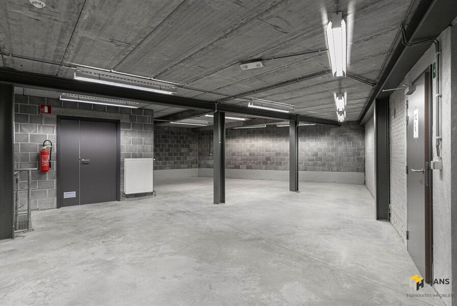 Gebouw (burelen) te koop in DEURNE