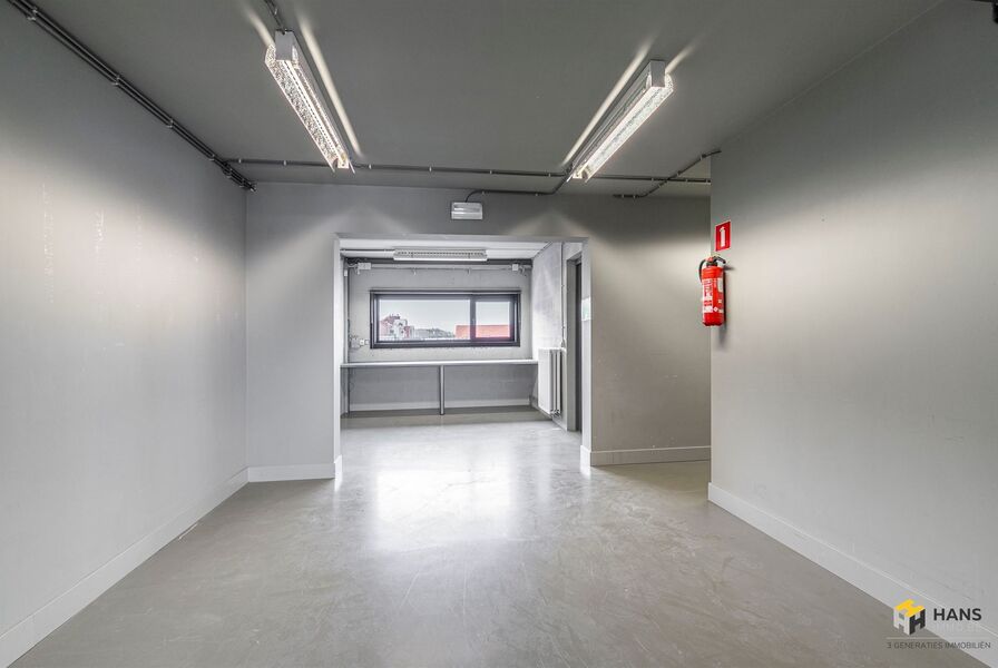 Gebouw (burelen) te koop in DEURNE
