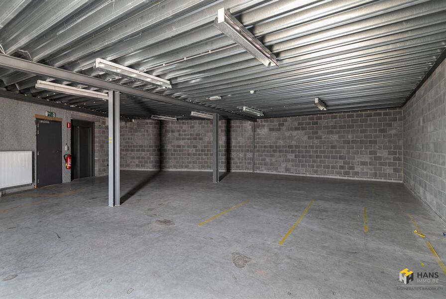 Gebouw (burelen) te koop in DEURNE