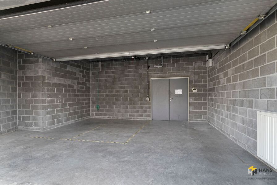 Gebouw (burelen) te koop in DEURNE