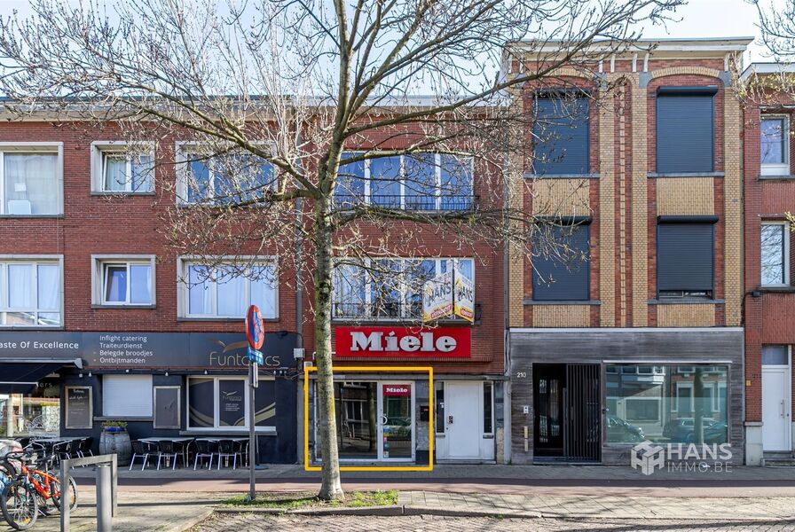 Handelsruimte te koop in BERCHEM