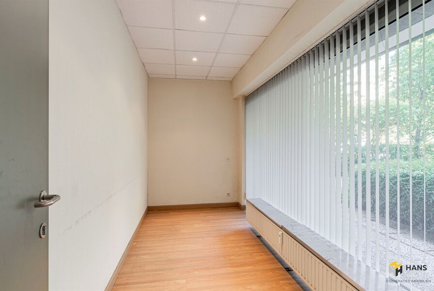 Handelsruimte te koop in BERCHEM