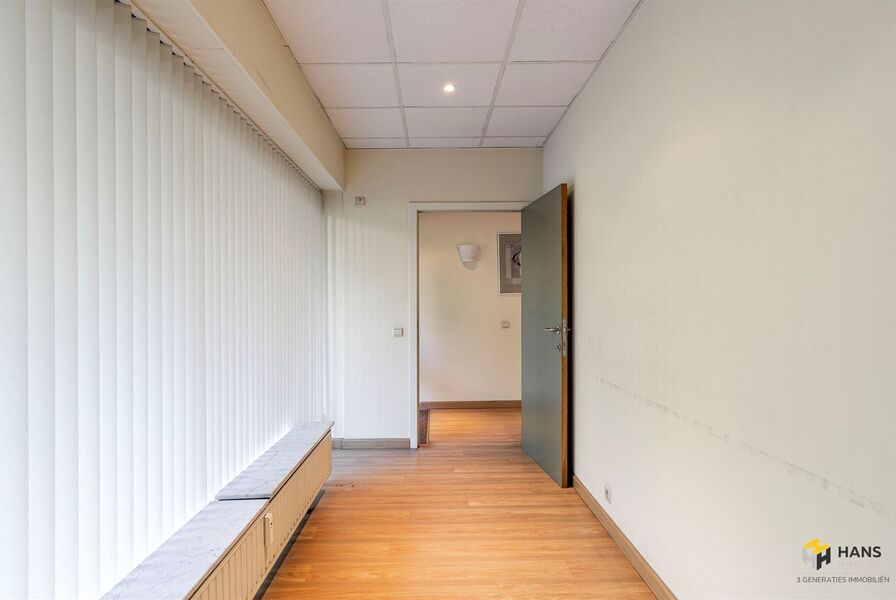 Handelsruimte te koop in BERCHEM