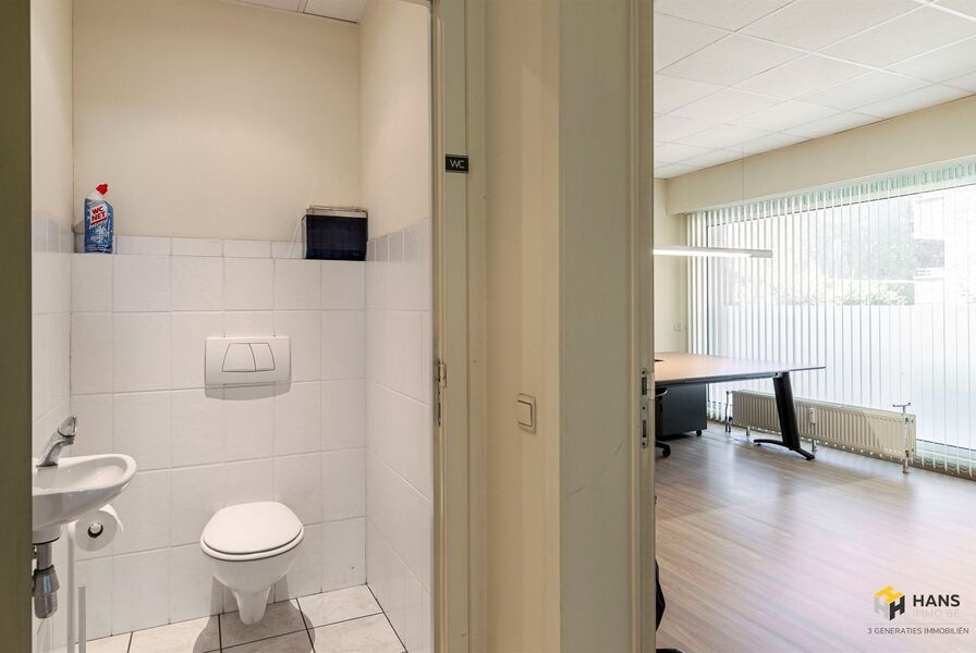 Handelsruimte te koop in BERCHEM