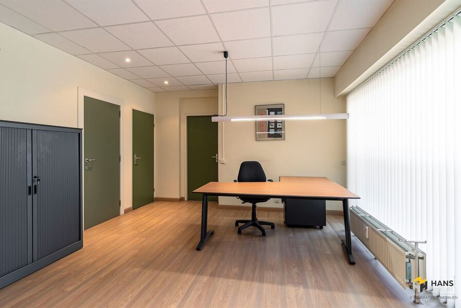 Handelsruimte te koop in BERCHEM