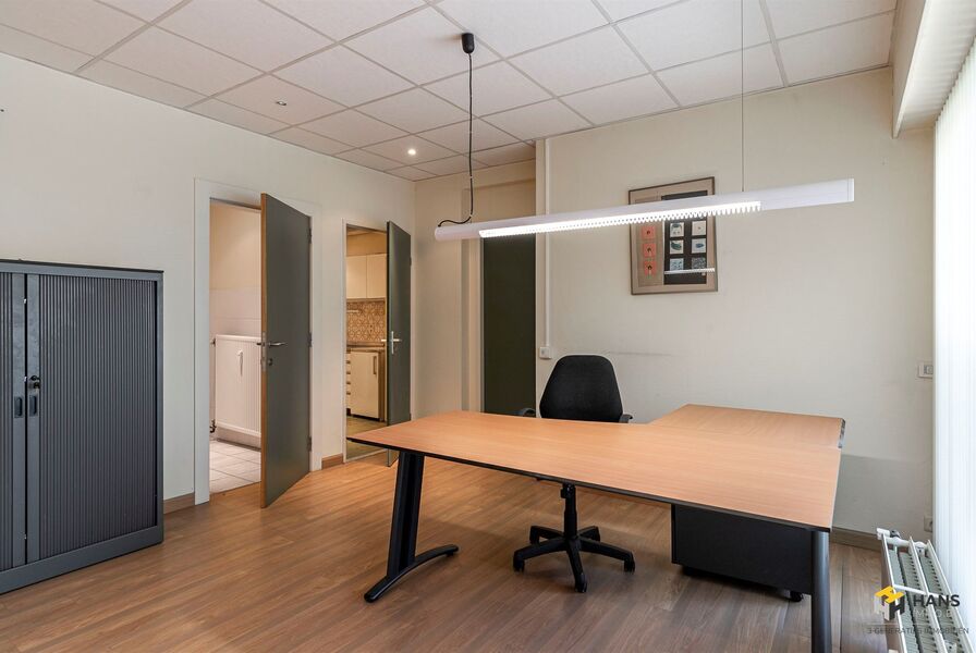 Handelsruimte te koop in BERCHEM