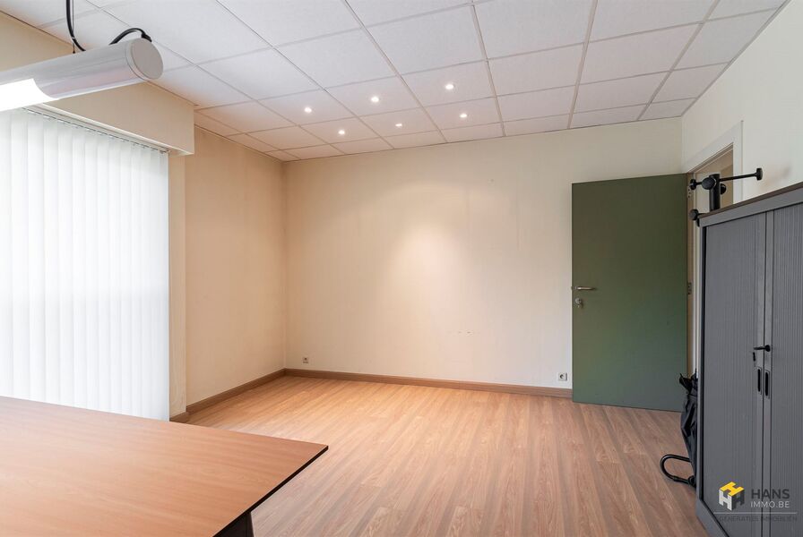 Handelsruimte te koop in BERCHEM