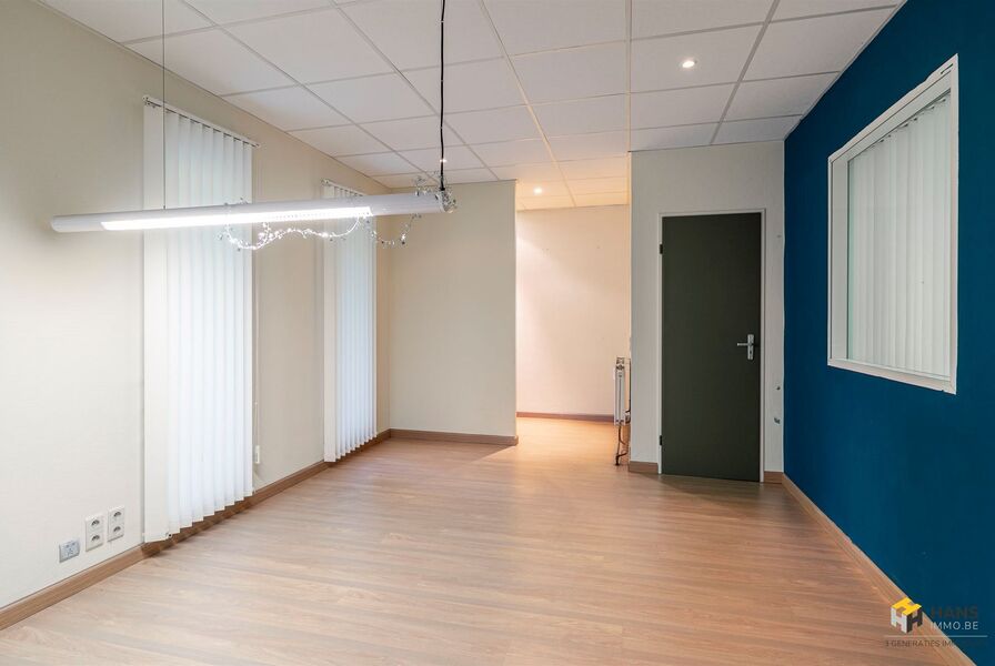 Handelsruimte te koop in BERCHEM