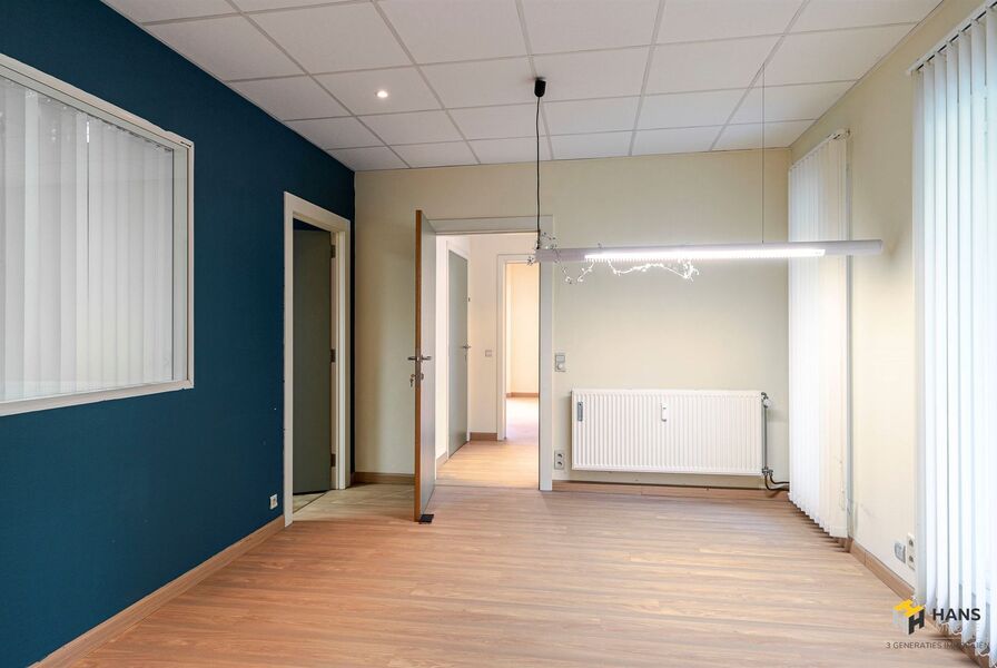 Handelsruimte te koop in BERCHEM