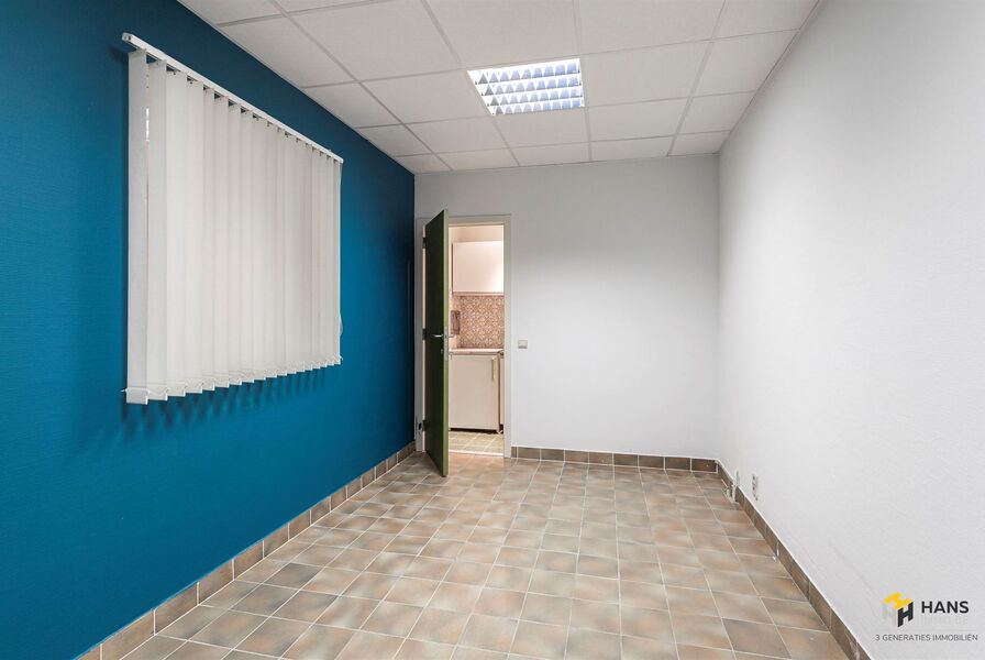 Handelsruimte te koop in BERCHEM
