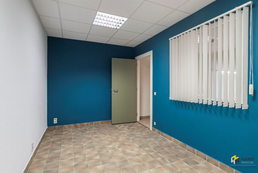 Handelsruimte te koop in BERCHEM