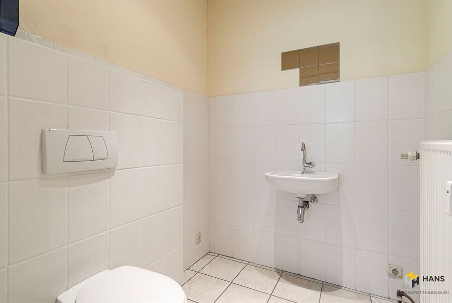 Handelsruimte te koop in BERCHEM