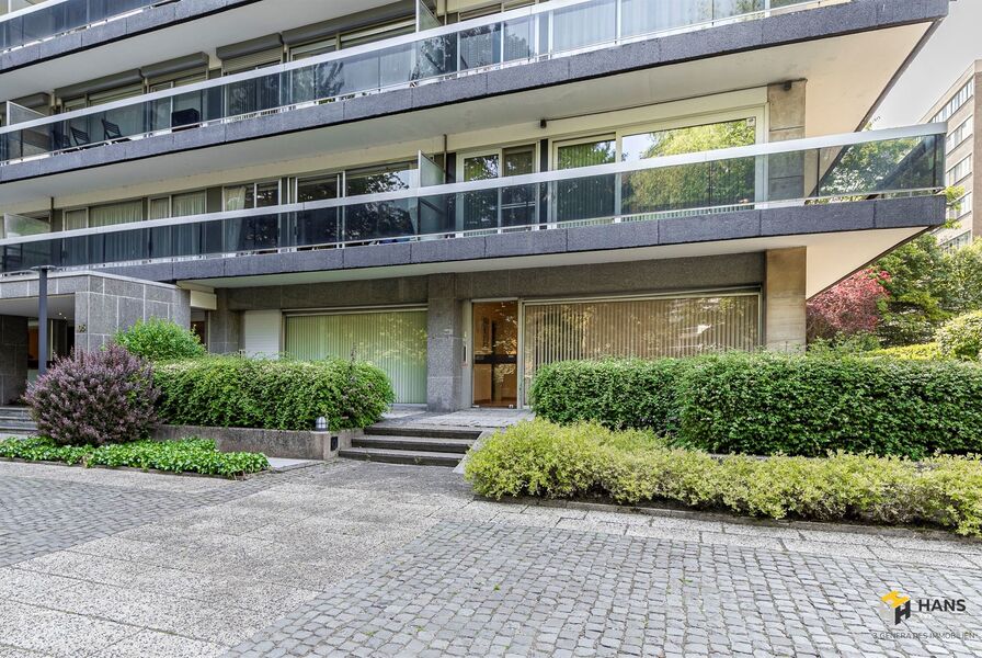 Handelsruimte te koop in BERCHEM