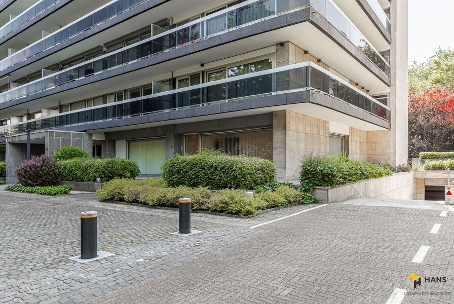 Handelsruimte te koop in BERCHEM