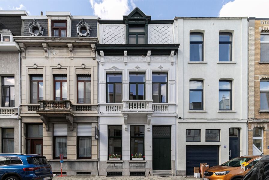 Herenhuis te koop in DEURNE