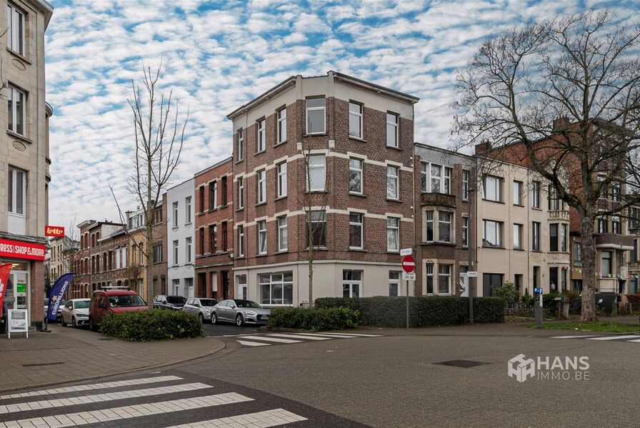 Opbrengsteigendom te koop in DEURNE