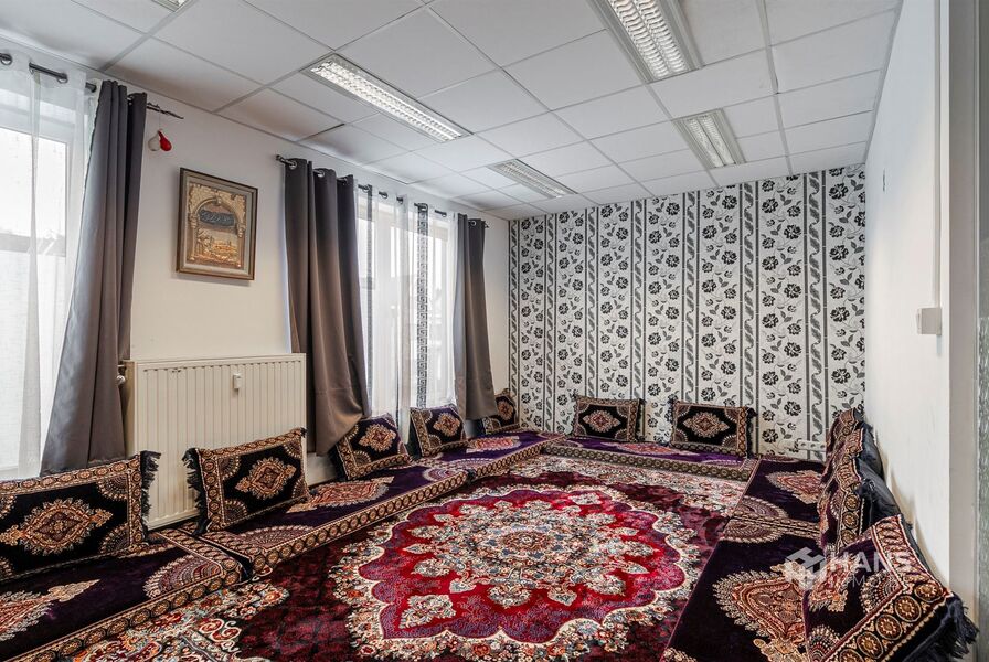 Opbrengsteigendom te koop in DEURNE