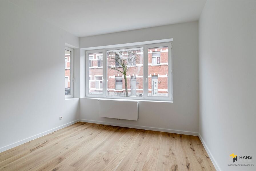 Opbrengsteigendom te koop in ANTWERPEN (2180)