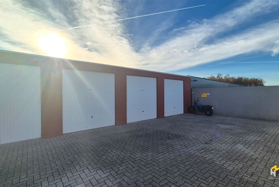 Parking / Garagebox te koop in HOEVENEN