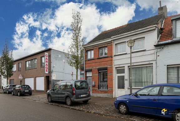 Eengezins woning te koop in DEURNE