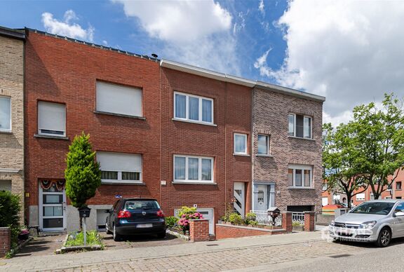 Eengezinswoning te koop in DEURNE
