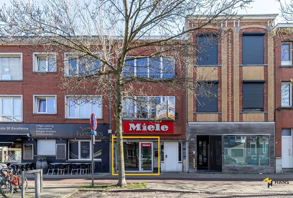 Handelsruimte te koop in BERCHEM